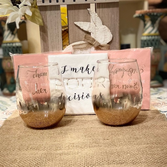 Francesca’s Collection of Stemless Wine glasses & matching Beverage Napkins NWT - Picture 3 of 13